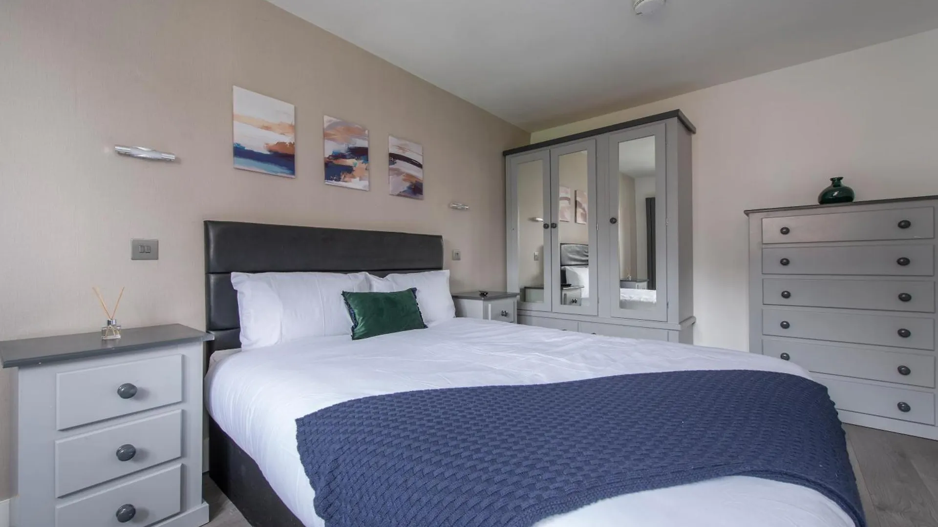 Peckham Large 2 Bath Home With Parking & Garden Londra